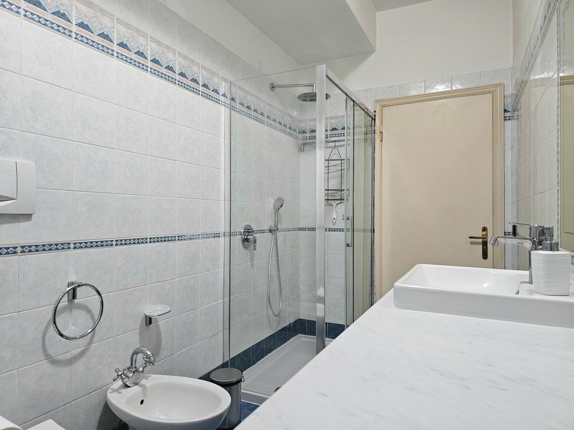 Lucca Roomy Apartment With Balcony And Parking! Exterior photo